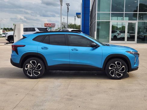New 2026 Chevrolet Trax RS w/ Sunroof Package FWD image 7