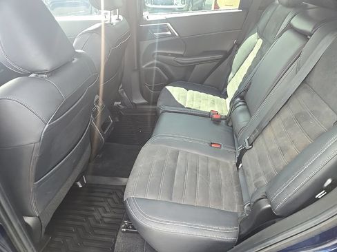 Used 2023 Mitsubishi Outlander SE AWD/4WD image 13