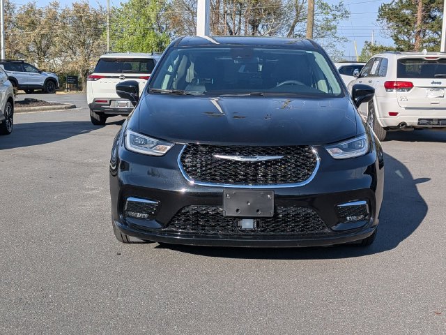 Used 2024 Chrysler Pacifica Touring-L FWD image 9