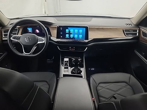 Used 2025 Volkswagen Atlas SE image 24