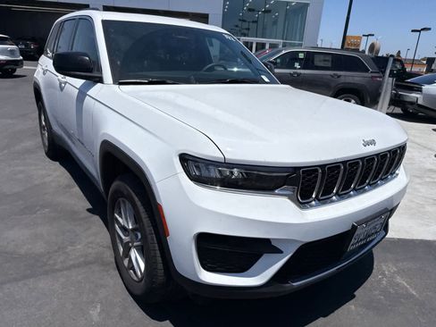 Used 2025 Jeep Grand Cherokee Laredo X RWD image 8
