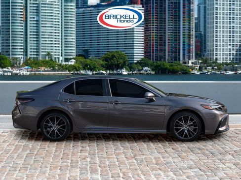 Used 2024 Toyota Camry SE image 4