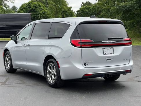 Used 2024 Chrysler Pacifica Limited w/ Trailer Tow Group FWD image 13