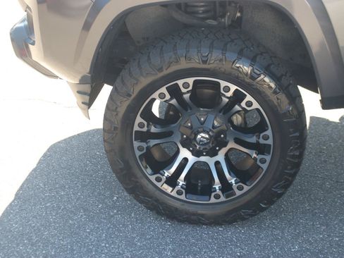 Used 2021 Toyota Tacoma TRD Sport w/ Technology Package AWD/4WD image 30