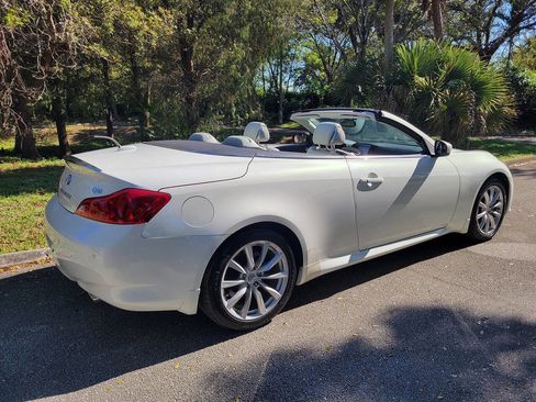 Used 2014 INFINITI Q60 Convertible w/ Premium Package image 6