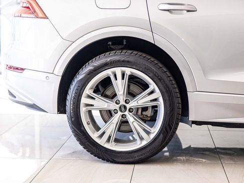 Used 2022 Audi Q8 Premium image 11