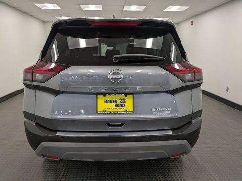 Used 2023 Nissan Rogue SV w/ SV Premium B Package image 5