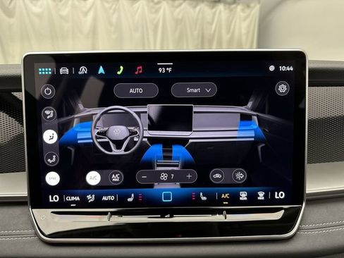 Certified 2025 Volkswagen Tiguan SE AWD/4WD image 20