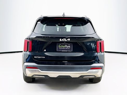 Used 2024 Kia Sorento S image 7