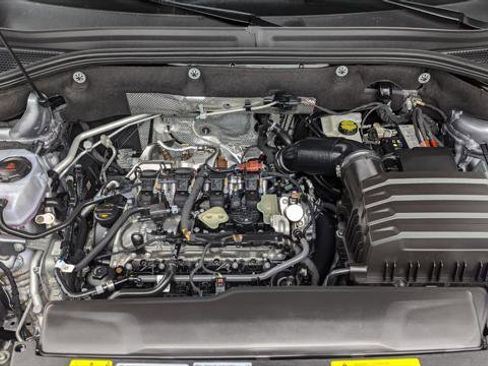 Used 2025 Volkswagen Atlas SE image 30