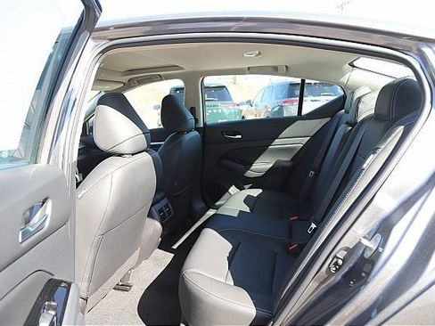 New 2025 Nissan Altima 2.5 SL image 9