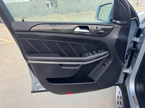 Used 2016 Mercedes-Benz GL 550 4MATIC image 9