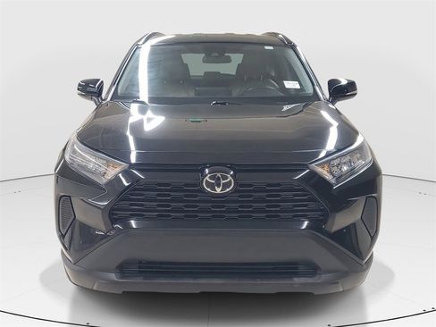 Used 2021 Toyota RAV4 LE image 2