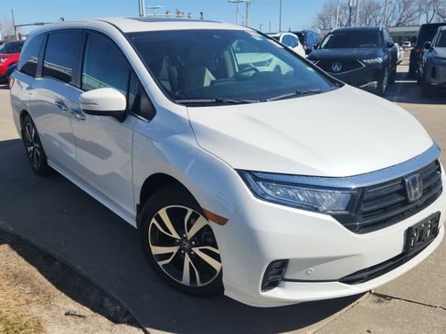 Used 2023 Honda Odyssey Touring image 3