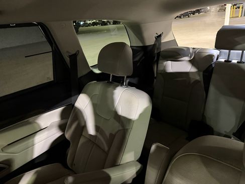 Used 2022 Kia Telluride EX w/ EX Premium Package image 6