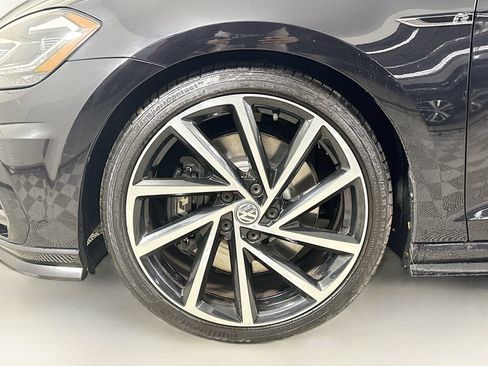 Used 2019 Volkswagen Golf R 4-Door AWD/4WD image 30