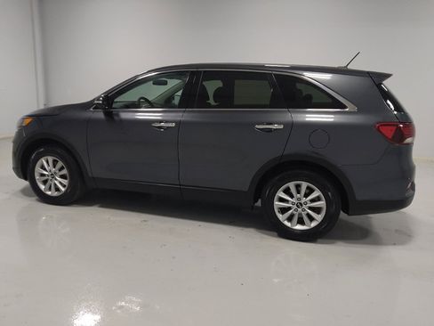 Used 2020 Kia Sorento LX image 3