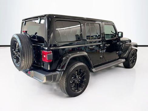Used 2025 Jeep Wrangler Unlimited Sahara AWD/4WD image 5