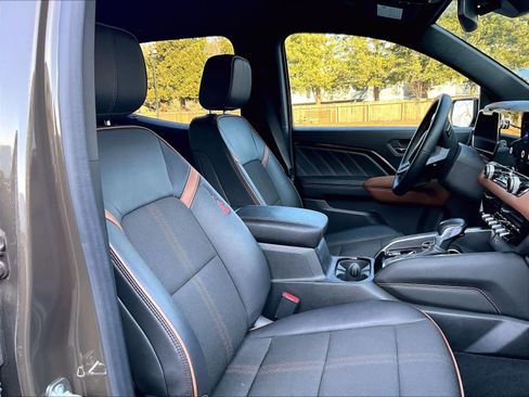 Used 2023 GMC Canyon AT4 w/ Technology Package image 10