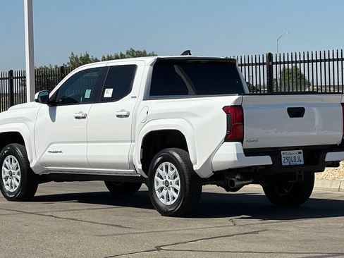 Certified 2025 Toyota Tacoma SR5 AWD/4WD image 7