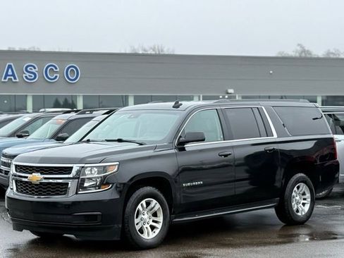 Used 2018 Chevrolet Suburban LT image 32
