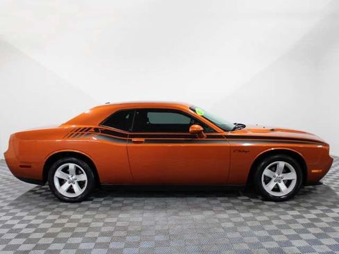 Used 2011 Dodge Challenger RWD image 7