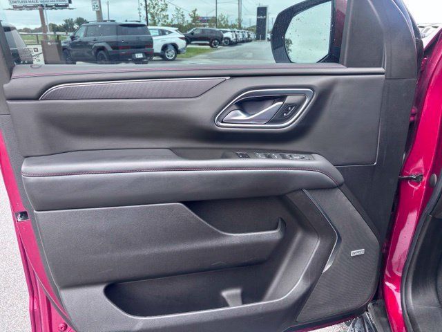 Used 2022 Chevrolet Suburban RST w/ Luxury Package AWD/4WD image 18