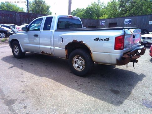 Used 2005 Dodge Dakota ST AWD/4WD image 4