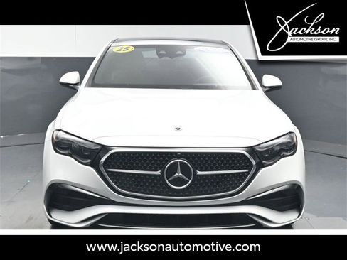 Used 2025 Mercedes-Benz E 350 Sedan image 4