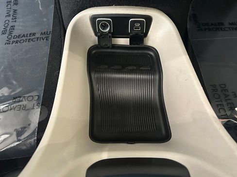 Used 2021 Chrysler Voyager Lxi FWD image 49