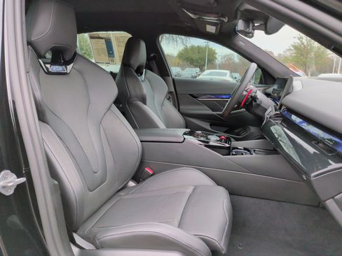 Used 2026 BMW M5 w/ Executive Package image 35