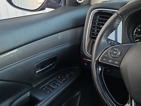 Used 2020 Mitsubishi Outlander LE image 23