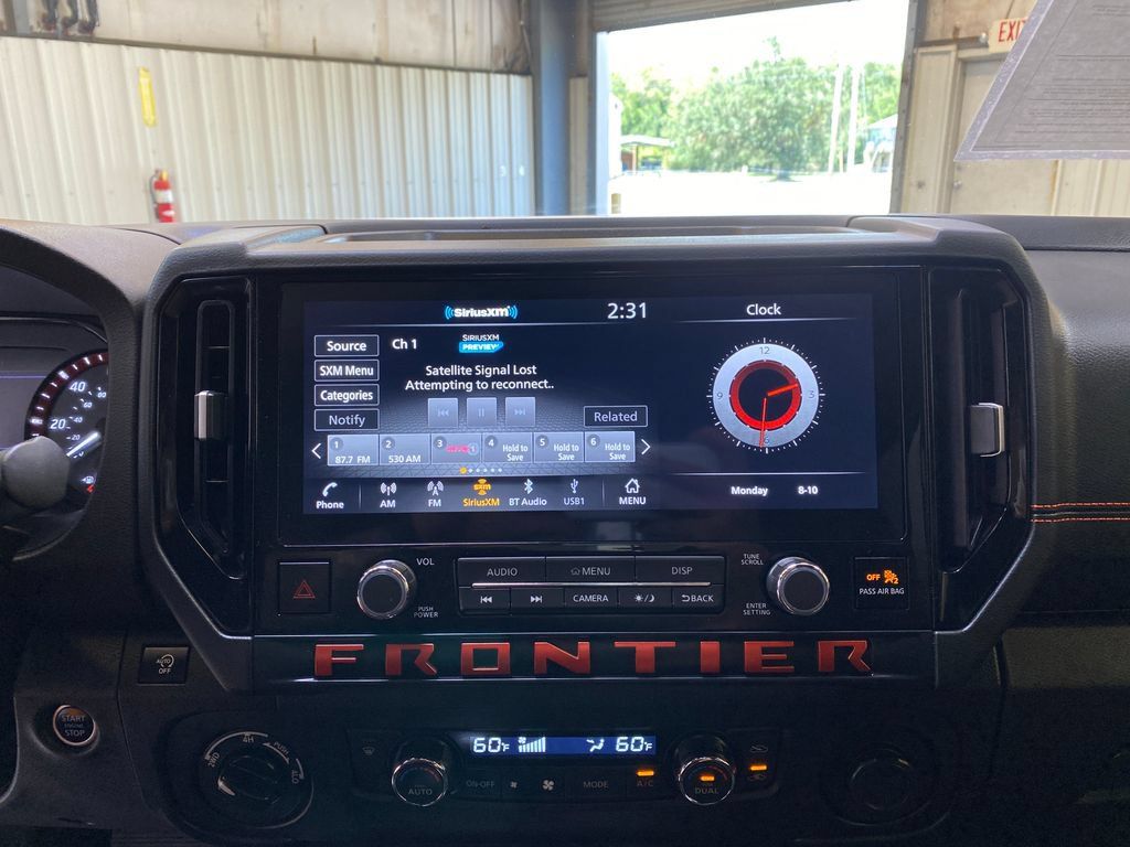 Used 2025 Nissan Frontier PRO-4X AWD/4WD image 37
