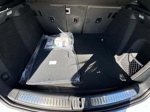 Certified 2026 Porsche Macan AWD/4WD image 40