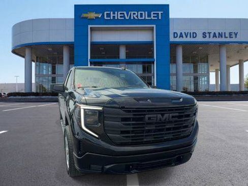 Used 2024 GMC Sierra 1500 SLE AWD/4WD image 2
