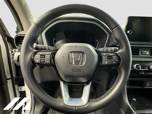 Used 2025 Honda Pilot Touring image 11