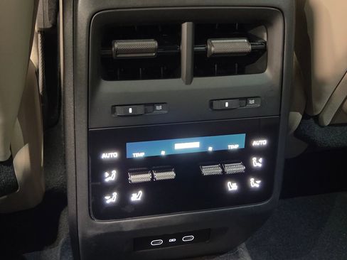 New 2026 Porsche Macan Electric RWD image 12