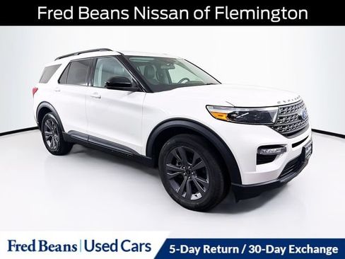 Used 2023 Ford Explorer XLT w/ Equipment Group 202A AWD/4WD image 1