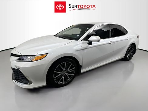 Used 2023 Toyota Camry XLE image 9