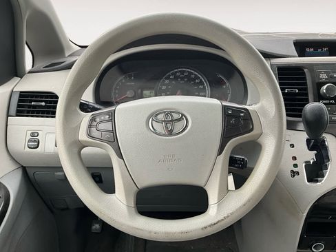 Used 2011 Toyota Sienna LE image 14