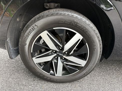 Used 2023 Kia Sorento S w/ Panoramic Sunroof Package FWD image 9