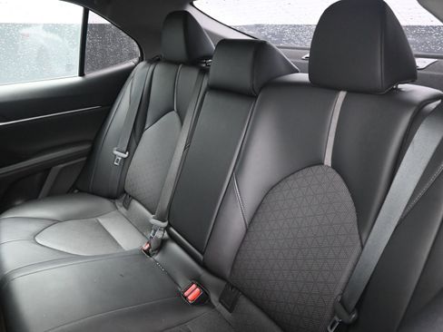 Used 2022 Toyota Camry XSE image 18