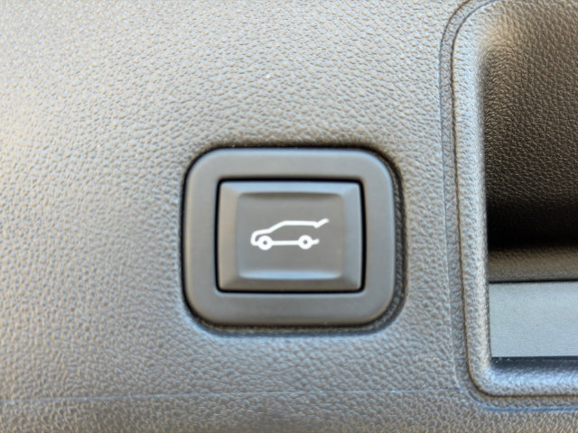 Used 2023 GMC Terrain SLT w/ Infotainment Package II FWD image 19