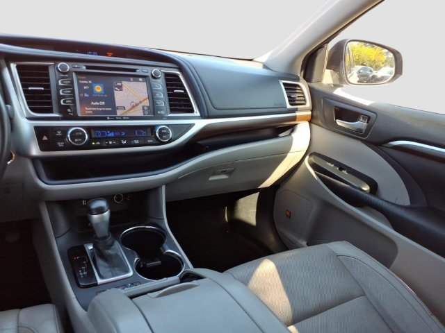 Used 2016 Toyota Highlander Limited FWD image 34