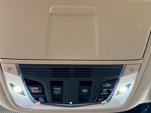 Used 2019 Acura RDX AWD w/ Advance Package image 16