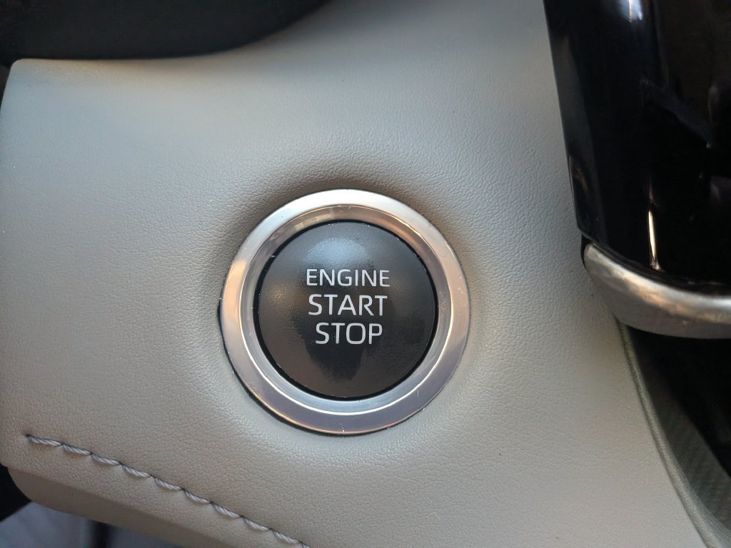 Used 2024 Toyota Highlander Platinum FWD image 18
