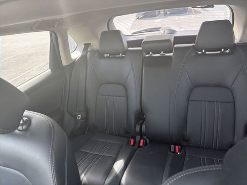 Used 2023 Honda HR-V EX-L image 4