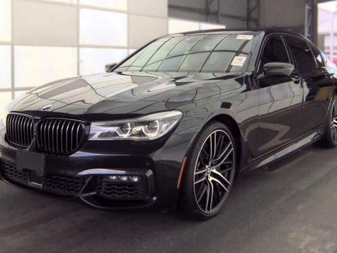 Used 2019 BMW 750i xDrive AWD/4WD image 1