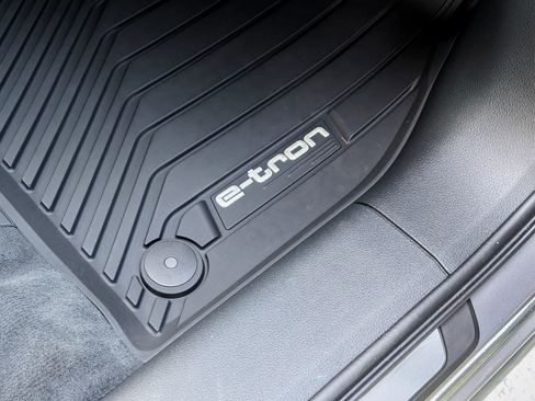 Used 2021 Audi e-tron Premium w/ Towing Package image 71