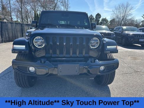 Used 2022 Jeep Wrangler Unlimited Sahara image 2